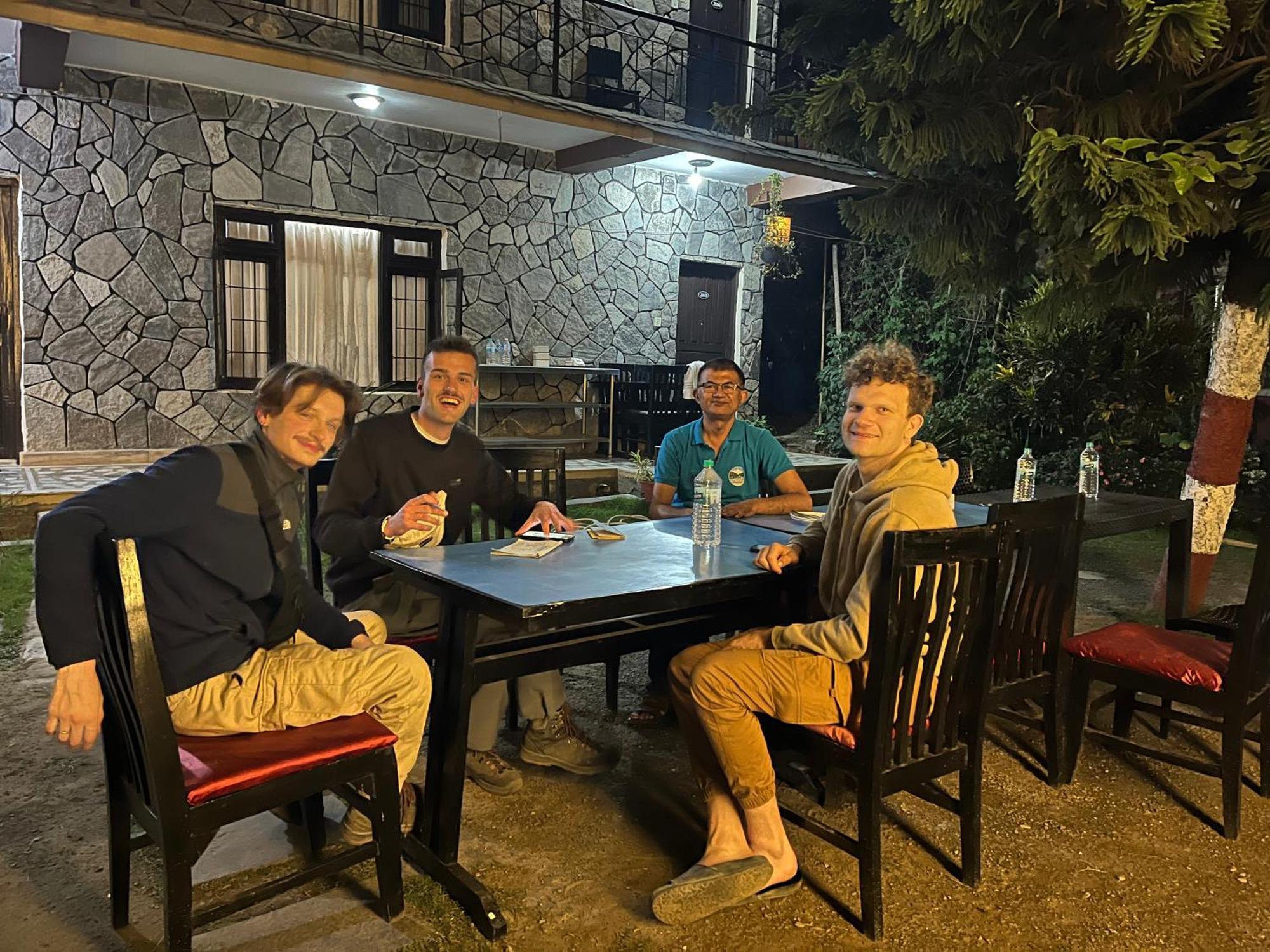 Trekkers Lodge Pokhara Bagian luar foto