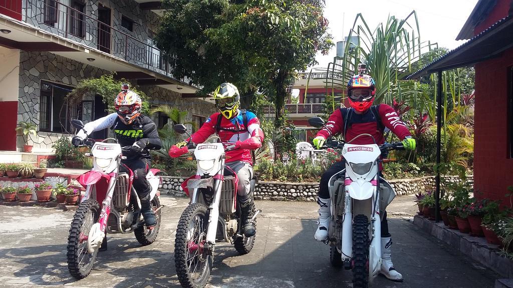 Trekkers Lodge Pokhara Bagian luar foto