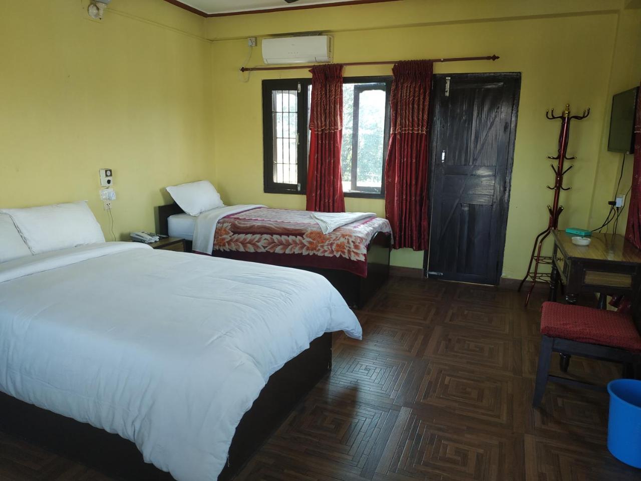 Trekkers Lodge Pokhara Bagian luar foto